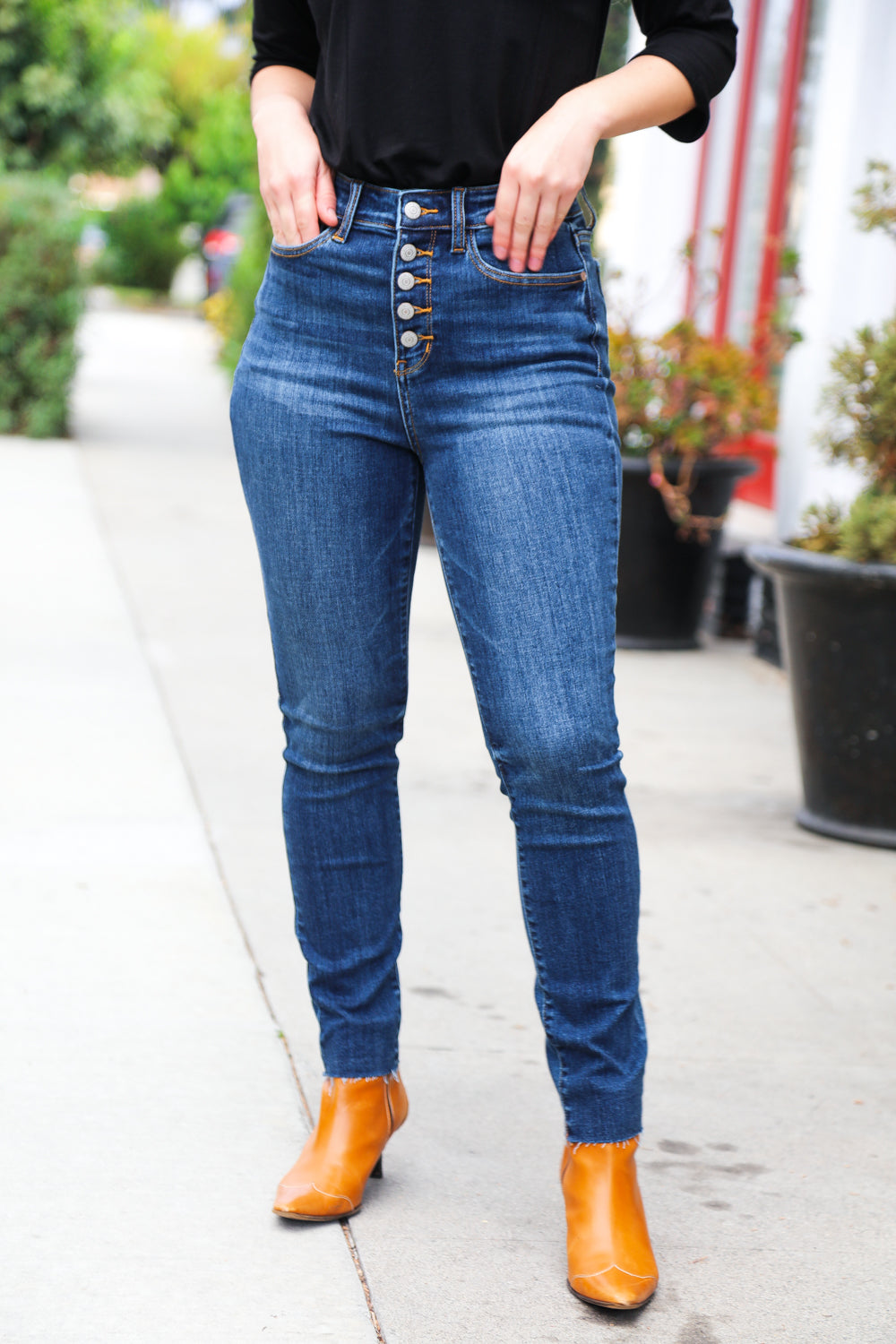 Stand Out Dark Denim High Rise Skinny Fit Button Fly Jeans - Coeur de la Mode