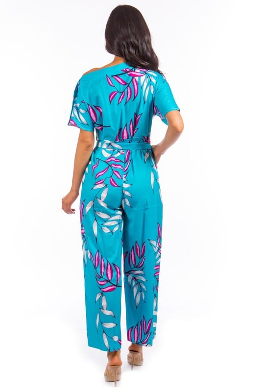 
 Stand Out in Style: One-Shoulder Multi-Print Jumpsuit
 
 
One-shoulder neckline: Flattering and asymmetrical for a unique look.
 
Multi-print design: Eye-catching Coeur de la Mode