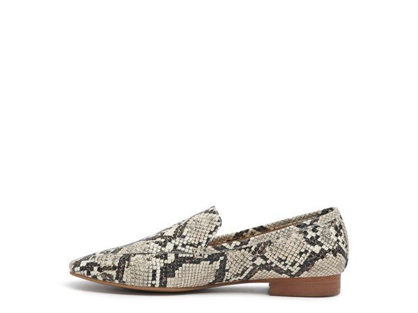 JULIA LEATHER POINTED LOAFERS - Coeur de la Mode