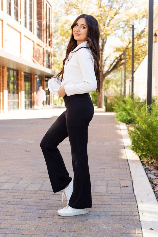The Liz - Crossover Bootcut Leggings with Pockets - Coeur de la Mode