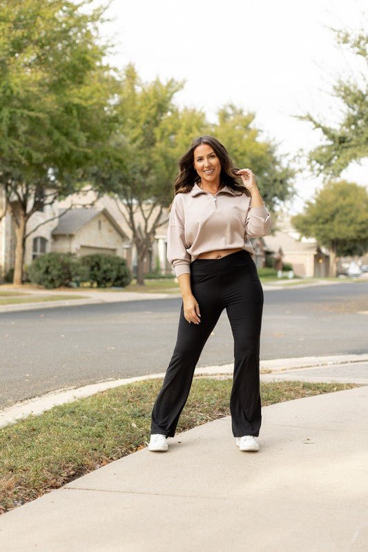 The Liz - Crossover Bootcut Leggings with Pockets - Coeur de la Mode