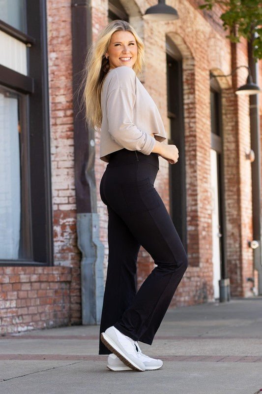 The Liz - Crossover Bootcut Leggings with Pockets - Coeur de la Mode