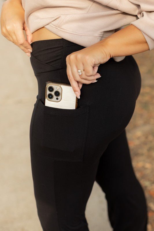 The Liz - Crossover Bootcut Leggings with Pockets - Coeur de la Mode