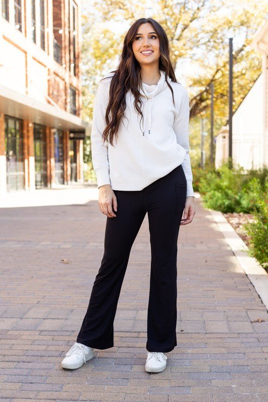 The Liz - Crossover Bootcut Leggings with Pockets - Coeur de la Mode